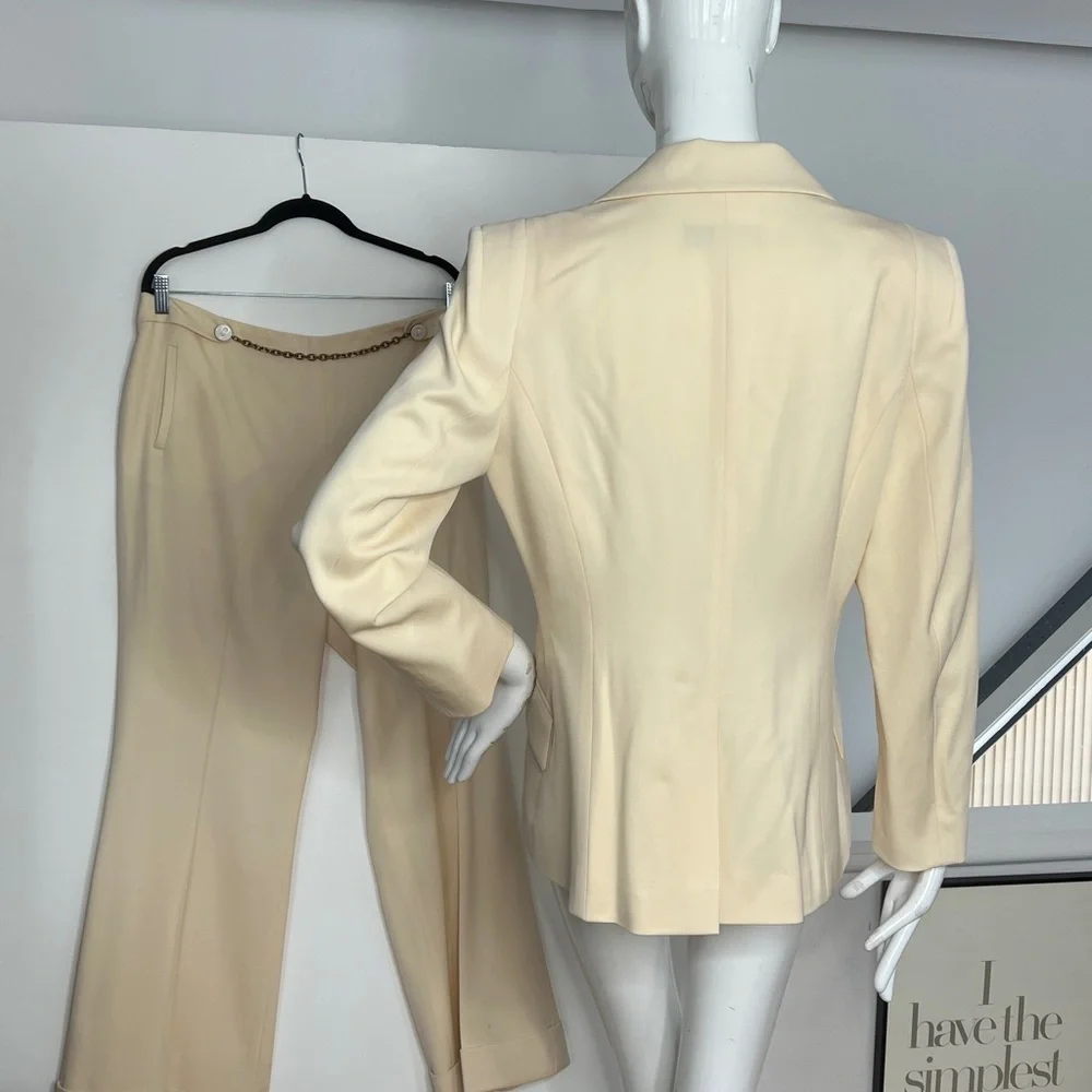 Escada Sz 40 Cream Virgin Wool Two Piece Pant Suit Structured Blazer